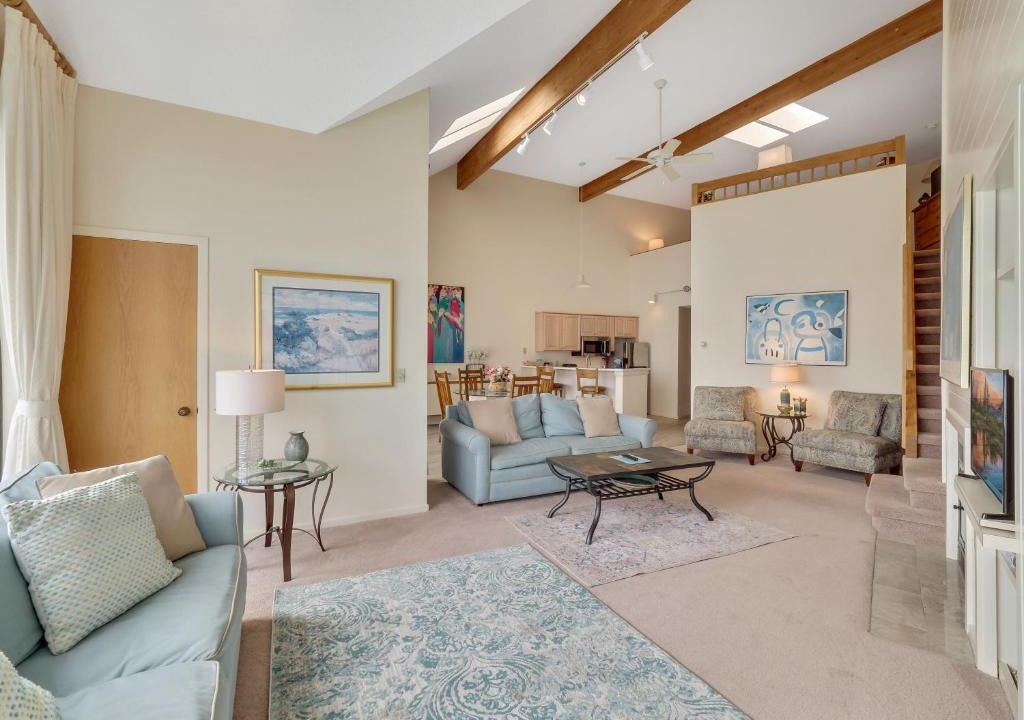 Charlevoix House | 341 Edgewater Inn