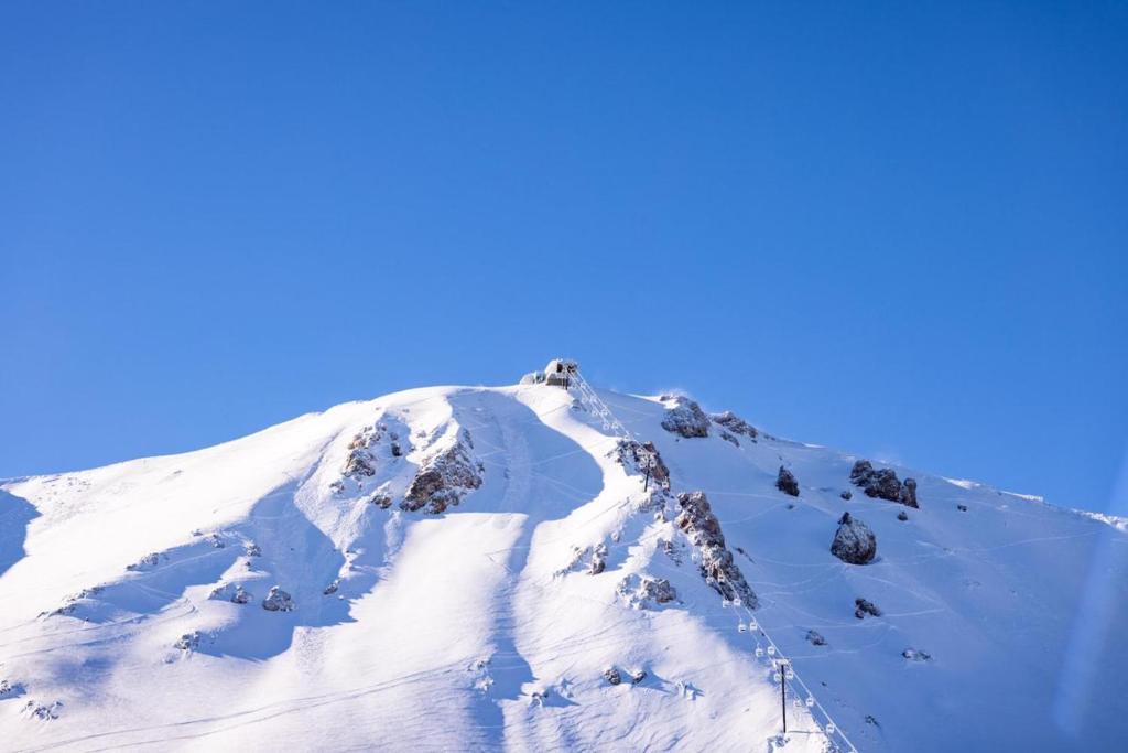 Mammoth Lakes Apartment | #341 - Walk to Gondola & Village Luxury Condo - Spa & Pool