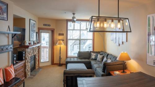 Snowbird Apartment | 3505 - One Bedroom Den Standard Powderhorn Lodge