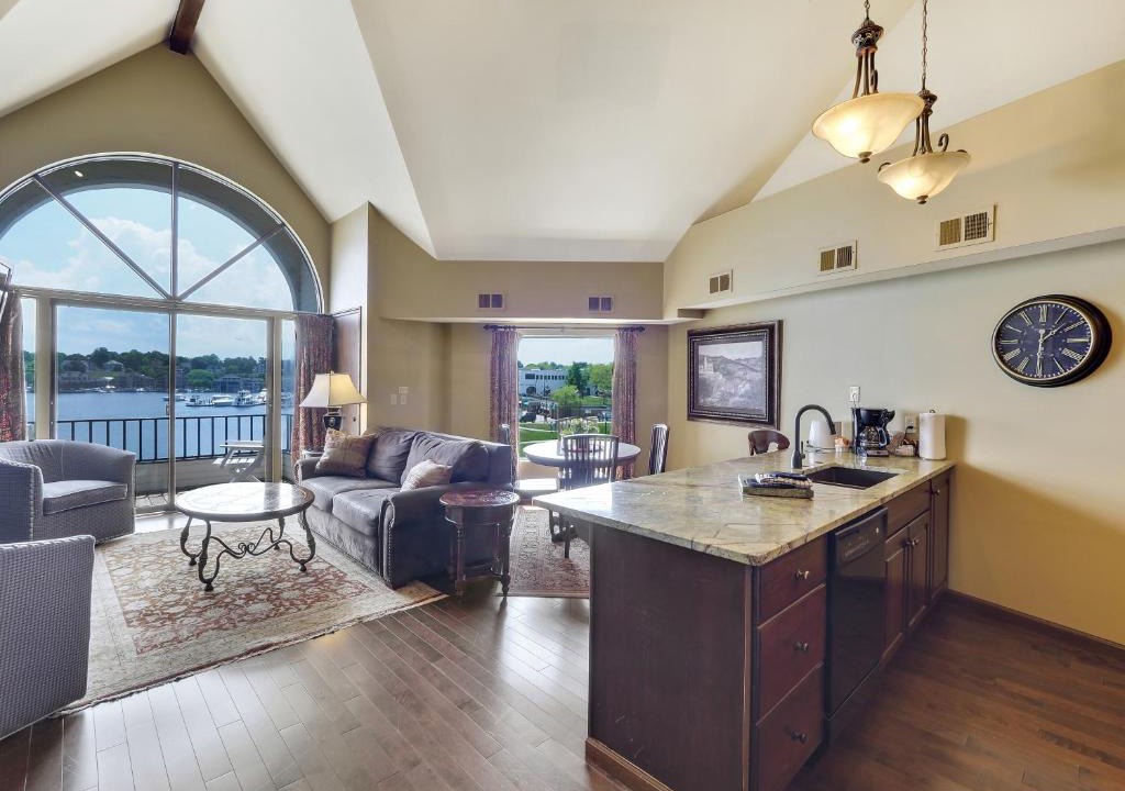 Charlevoix House | 354 Edgewater Inn