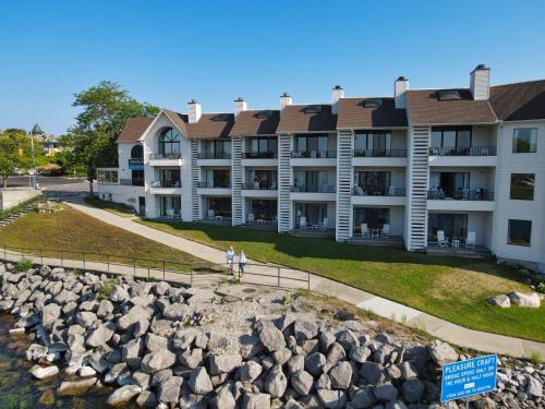 Charlevoix House | 355 Edgewater Inn