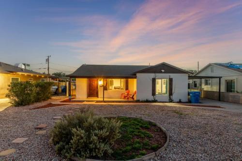 Encanto House | 3BR Phoenix Home with Game Table BBQ & Parking