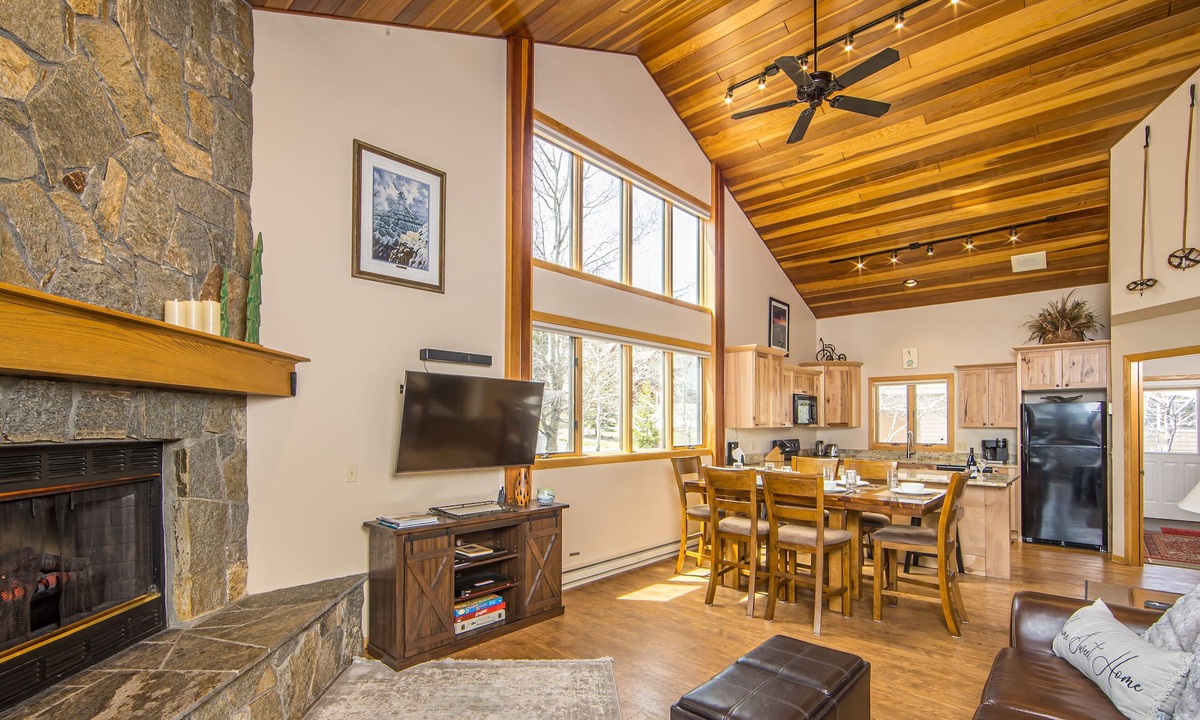 Big Horn House | 3BR Ski-In/Out Condo, Sleeps 6, Ski-Tuning Bench & Garage – Big Sky, MT