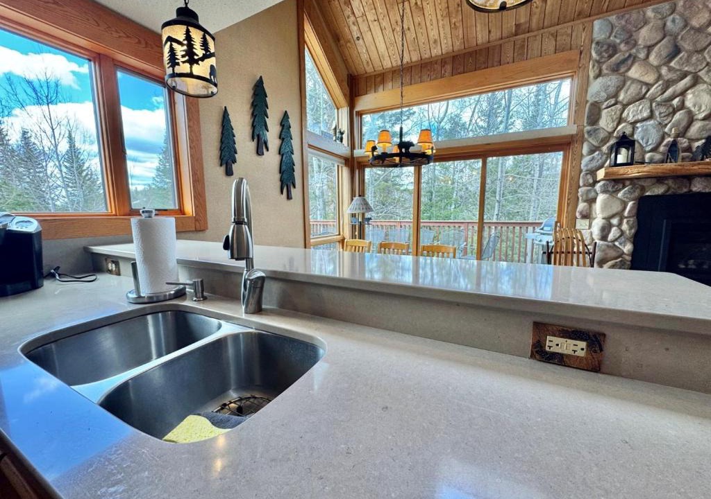Lutsen House | 3BR Townhome Ski In Ski Out Pool Hot Tub