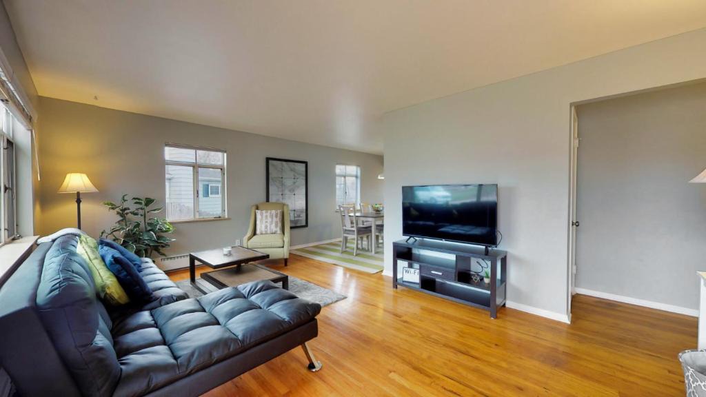 Southeast House | 4 bed rooms + more Denver Home Quiet Neighborhood