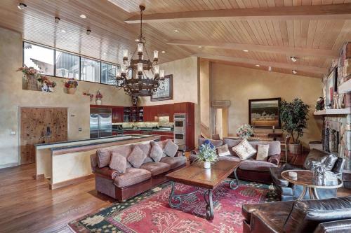 Vail Apartment | 4 Bedroom Luxury Residence At World-Class Resort In Lionshead Village