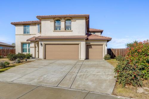 Rosedale House | 4 Mi to CSUB Campus: Spacious Home w/Yard
