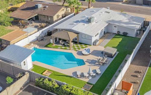 Scottsdale Osborn Plaza House | *4 Min 2 Nightlife*HUGE Cabana Pool*Spa*Golf*BBQ