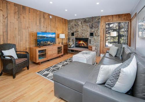 Vail House | 4479 Timber Falls 2001