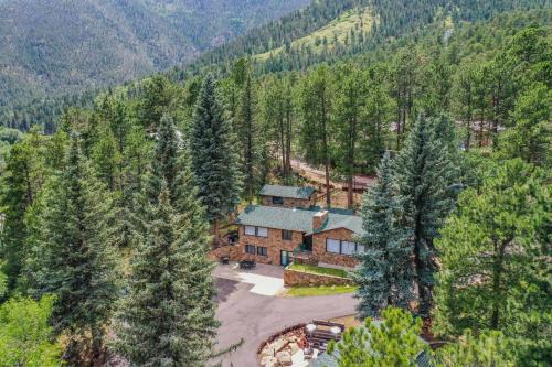 Cascade House | 4925 Pike