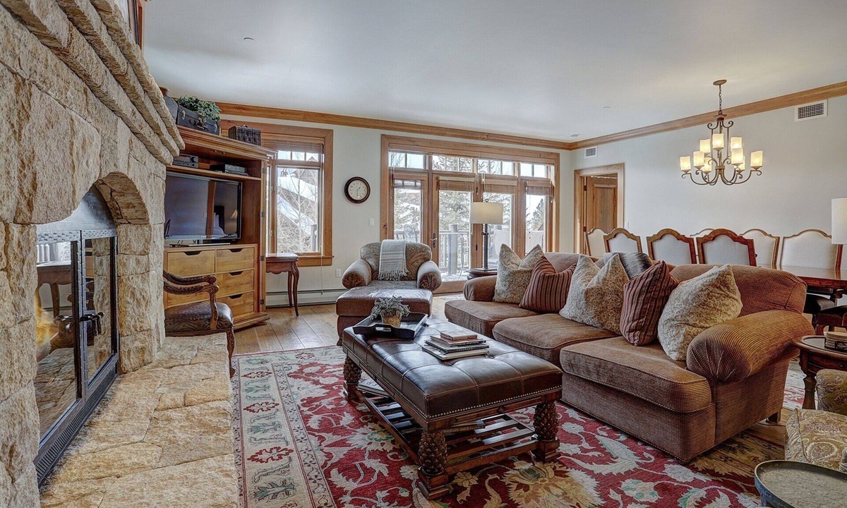 Avon Condo | 4Br Ski in/Ski Out the Top of Bachelor Gulch by RedAwning