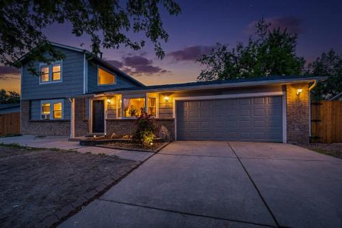 Highlands House | 4BR Spacious Home with Deck BBQ Fire Pit Sleeps 8