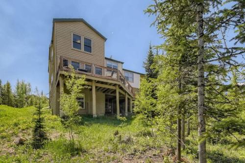 Wildernest House | 4BR Townhome w/Private Hot Tub, Garage, and Deck
