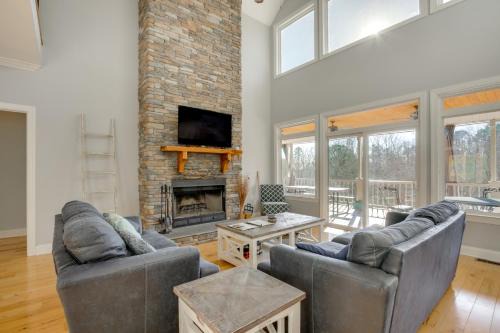 Waterloo House | 5-Acre Hideaway on Pickwick Lake: Great for Groups