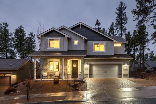 Flagstaff House | 5BR Flagstaff Forest Home Mountain Retreat