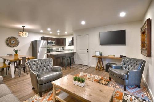Moab South Valley Apartment | 5C Sweet RedCliff Condo, Pool & Hot Tub