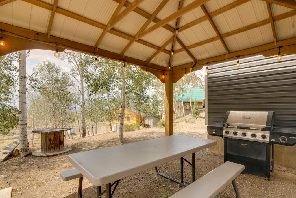 Fish Lake House | 6-Bedroom, 2-Bath Cabin 4 Mi From Fishlake, UT