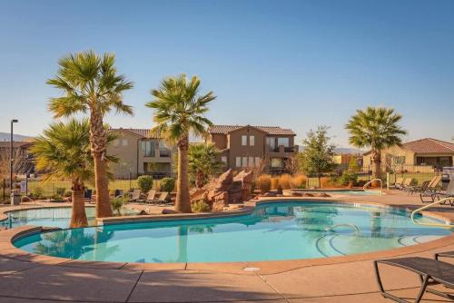Santa Clara House | 7| Arches in St George with Red Mtn Back Patio Views