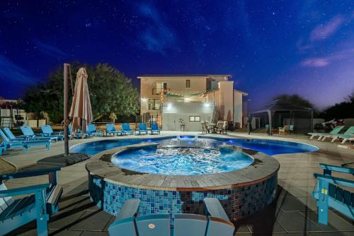 North Scottsdale House | 7 Bedroom Pickleball Pool Hot Tub Orchard
