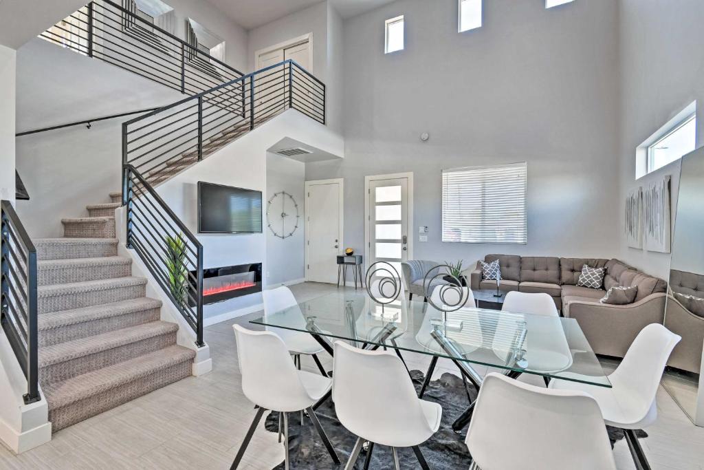 Alhambra House | 7 Mi to Dtwn Phoenix: Group-Friendly Getaway