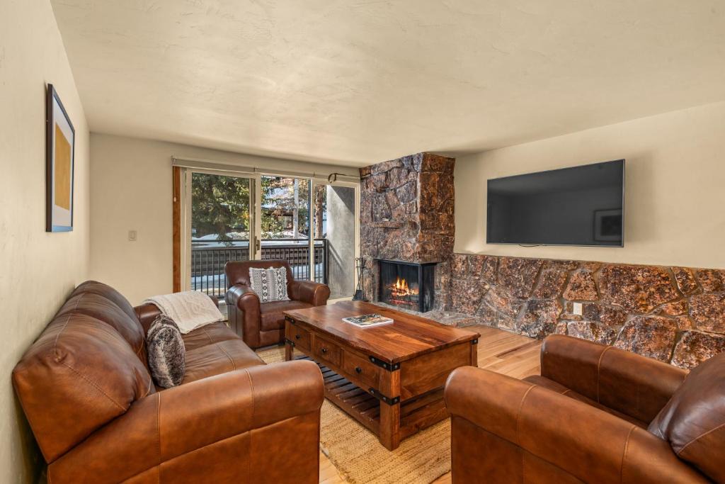 Aspen House | 700 Monarch 205, Deluxe Condo with Private Deck & Mountain Views Located 1 Block to Ski Lift