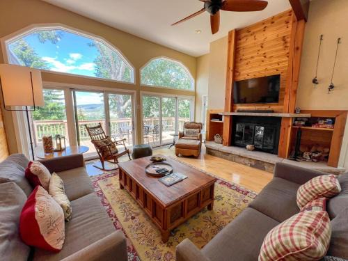 Eagle-Vail House | 734E Eagle Dr