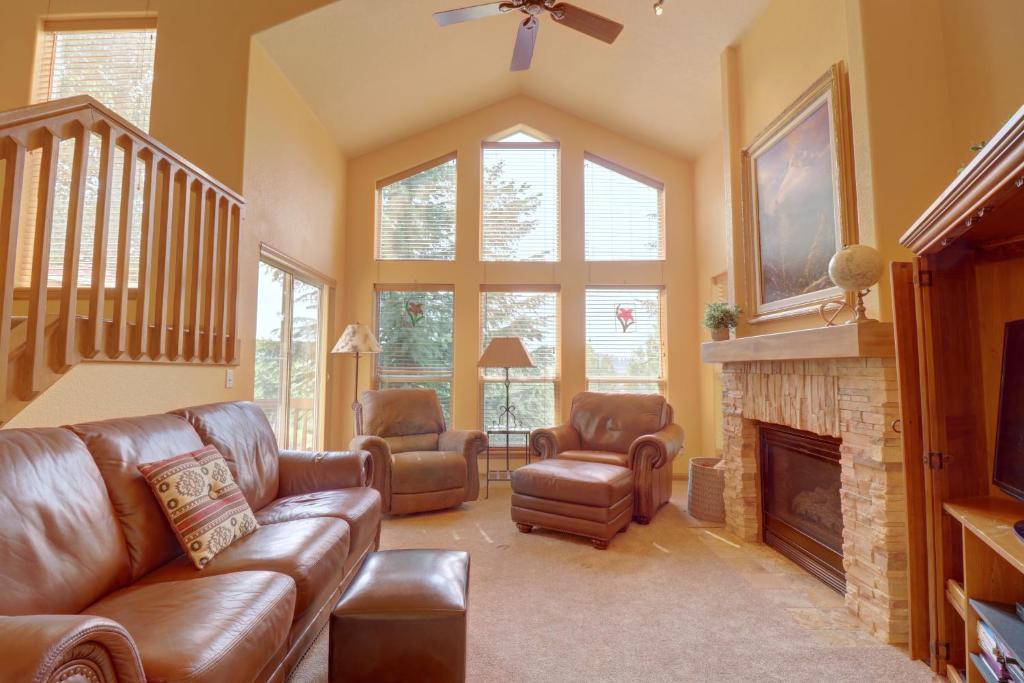 Corinthian Hills Apartment | 75 Corinthian 3Br 3Ba