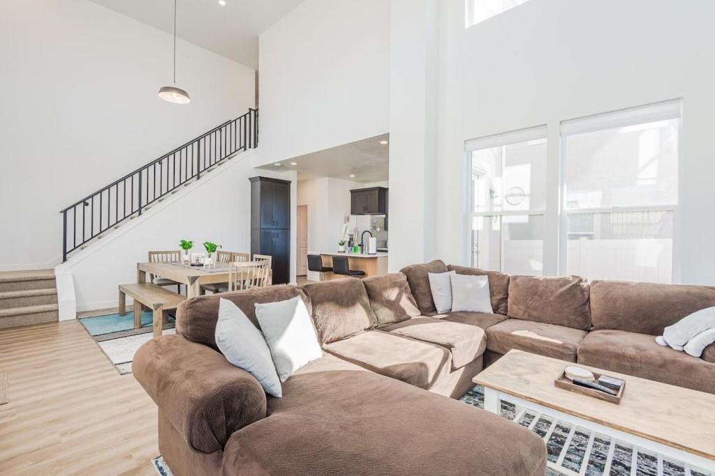 West Jordan House | 7773 Owens View