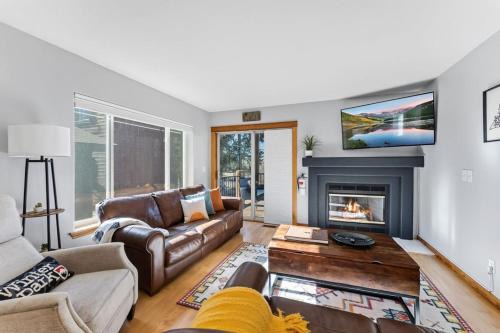 Fraser Villa | 820 Badger Ln