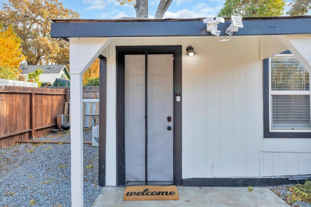North Oak Park House | A Cottage - Walk to UC Davis & Shriners