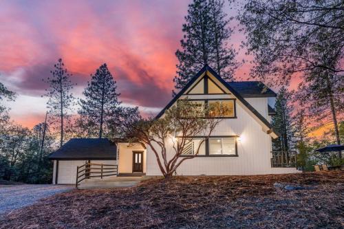 Oakhurst House | A Modern Hideaway - with hot tub, game room, and more