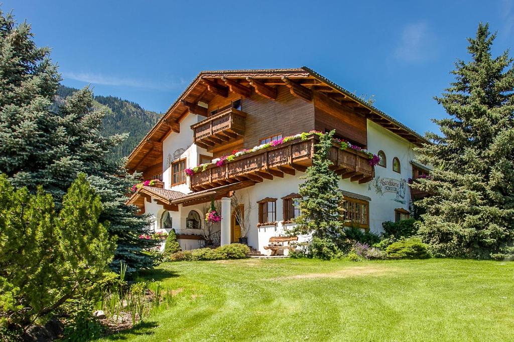 Leavenworth House | Abendblume