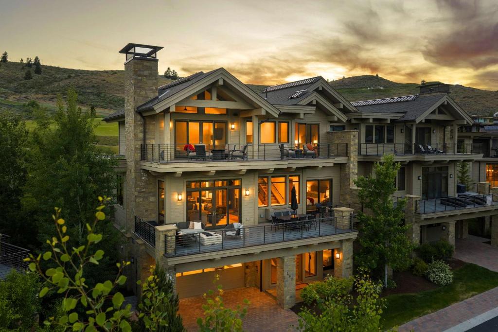 Sun Valley House | Abode at White Clouds hot tub Sun Valley