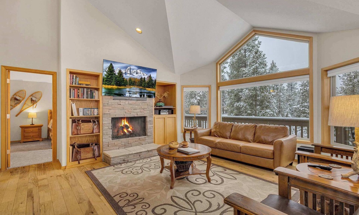 Sunriver House | AC pet friendly bikes inside Sunriver EV charger