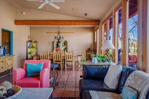 Oak Creek Apartment | Adobe Hacienda - Anasazi Suite