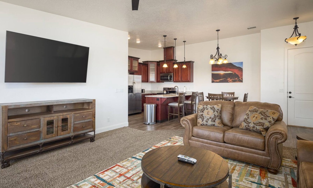 Moab Condo | Affordable Monthly Stays! | Downtown Moab | Pet Friendly | Storage - LDV2