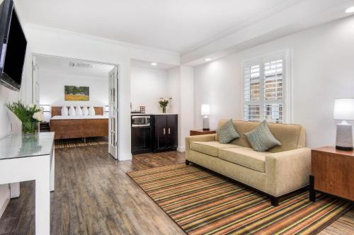 Davis Hotel | Aggie Inn, an Ascend Collection Hotel