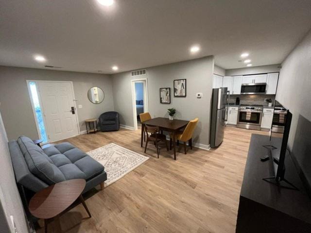South Central Omaha Apartment | Aksarben Area 2 BD-2 BA by UNO