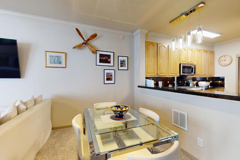 Downtown Seattle Apartment | Alaskan Dreams