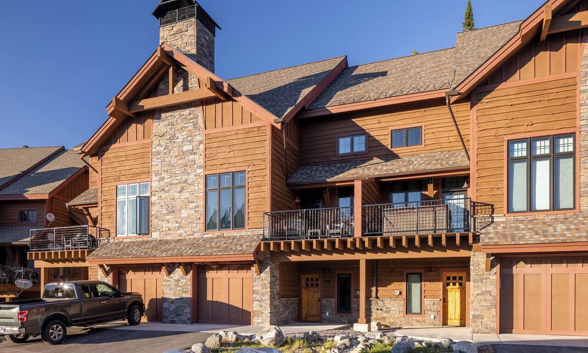 Big Sky Condo | Alpenglow Haven | Hot Tub | Minutes to Resort