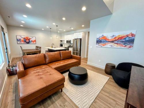 Driggs House | Alpine Escape Luxury Retreat, Hot Tub, Walkable, Mountain Views, 3 King Beds