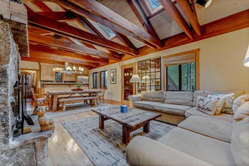 Alpine Meadows House | Alpine Meadows Retreat 3 Min to Base with Hot Tub