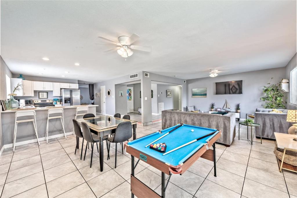 Richfield House | Amazing house 4 miles to the strip