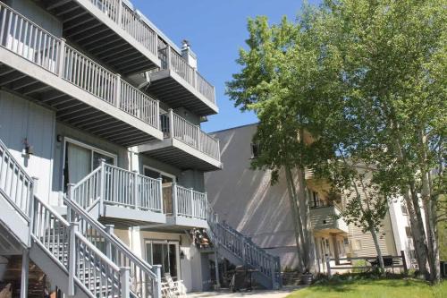 Dillon House | Amazing Lake and Mountain Views!