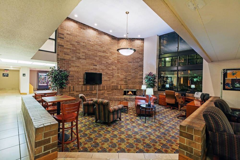 Omaha Hotel | AmericInn by Wyndham Omaha