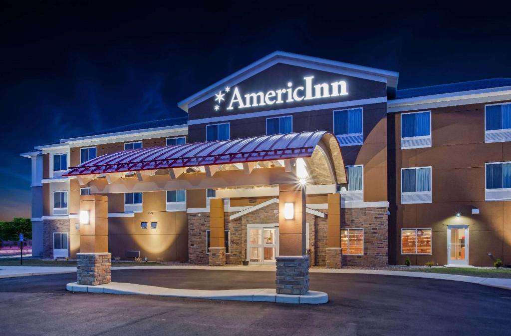 De Witt Hotel | AmericInn by Wyndham DeWitt