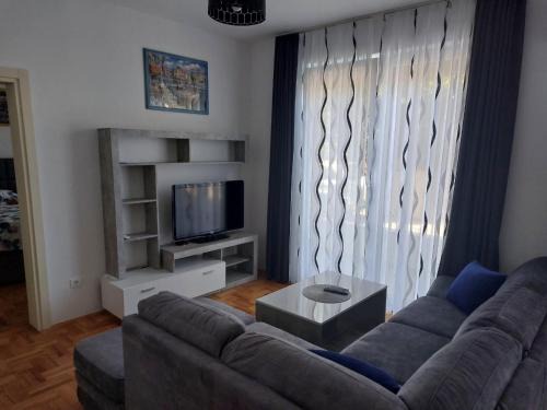 Burtaisi Apartment | Andrej Apartment with Garage