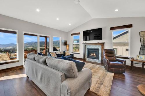 Wolf Creek House | Angels Landing All Season Paradise Powder Mountain Views & Golfing