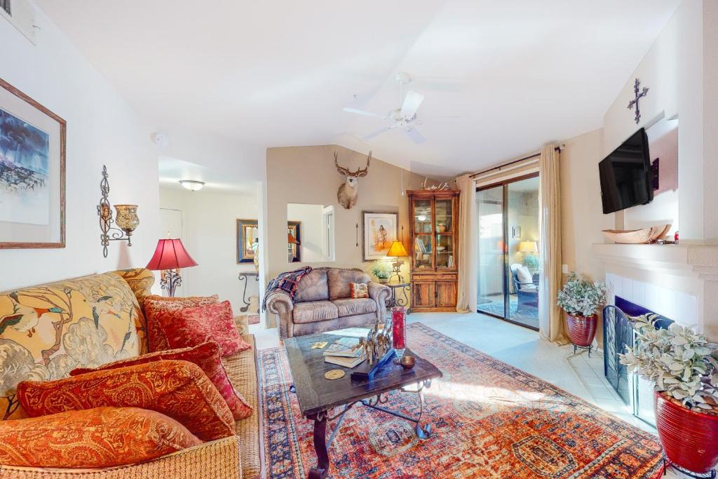 North Scottsdale Apartment | Antique Retreat