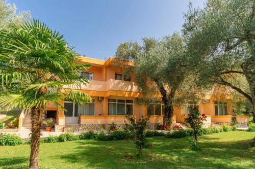 Utjeha Resort | Apartments Aura
